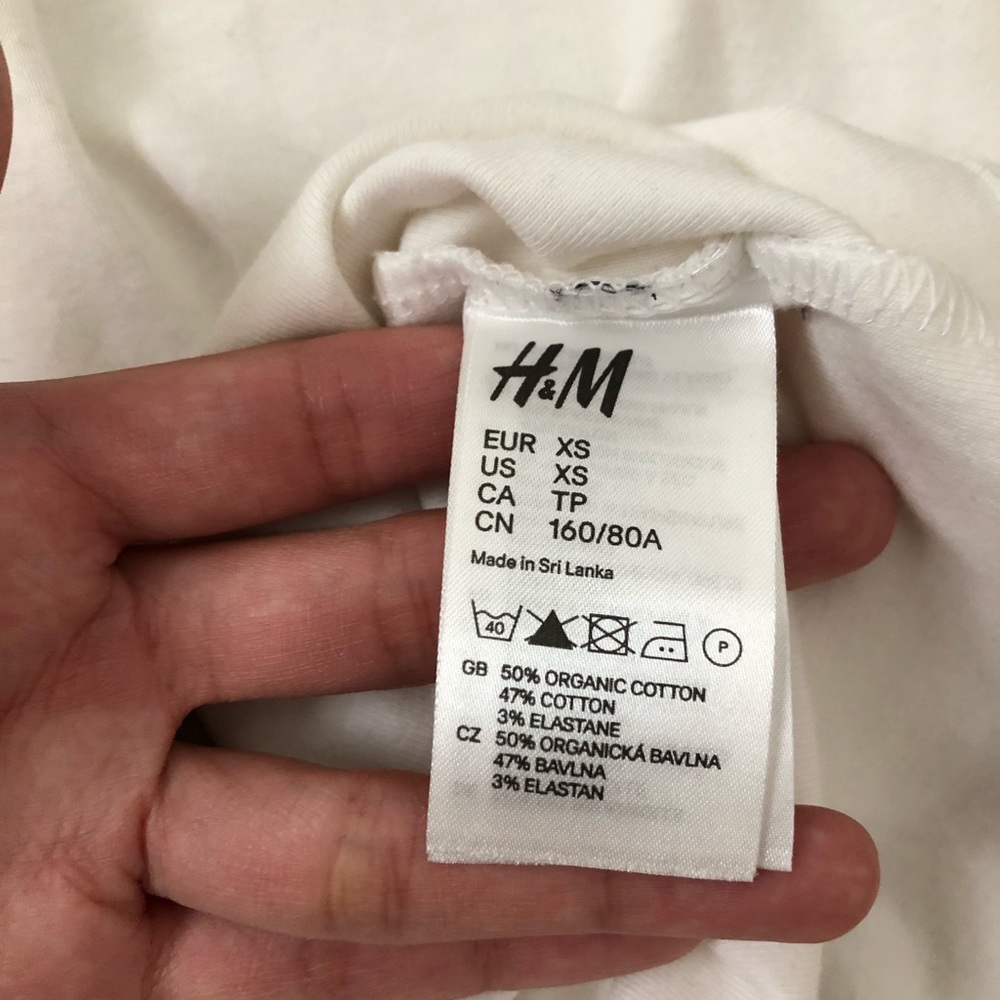 [sold] H&M white basic tee - Picture 3 of 3